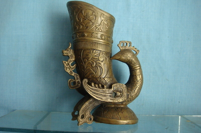 方寸間的酒器風(fēng)華 保定市酒器文化協(xié)會(huì)郵票中的孔雀銅酒杯